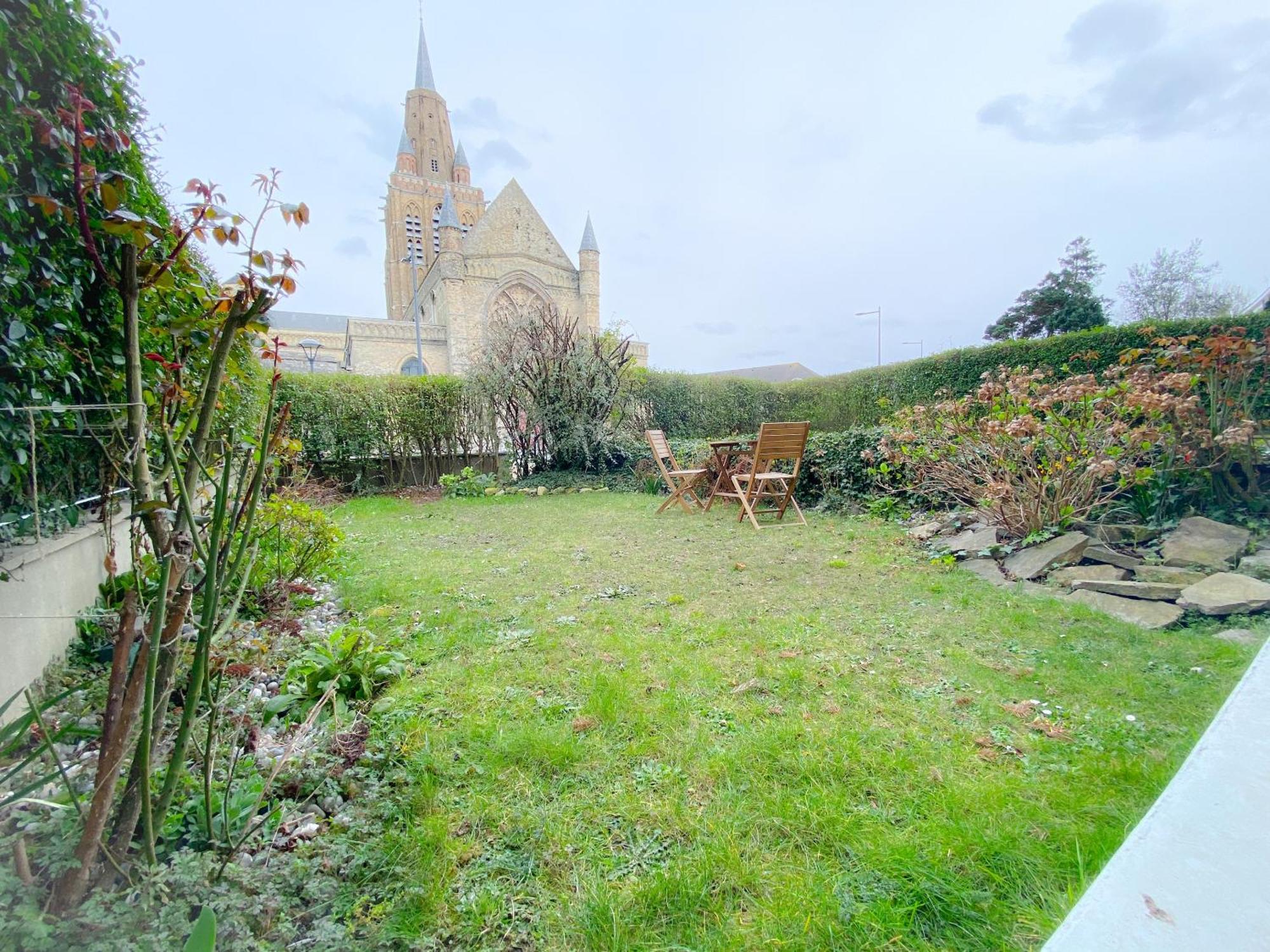 Le Notre Dame Maison Spacieuse Avec Jardin Calais Luaran gambar